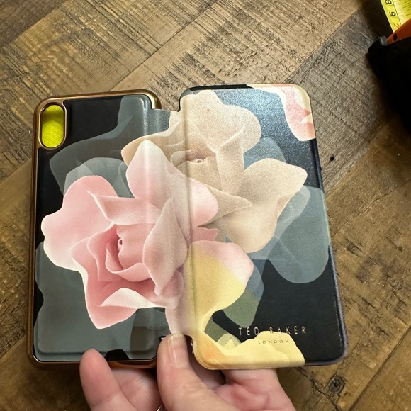 GORGEOUS Ted Baker Mirrored iPhone Case X/XS - Picture 3 of 8